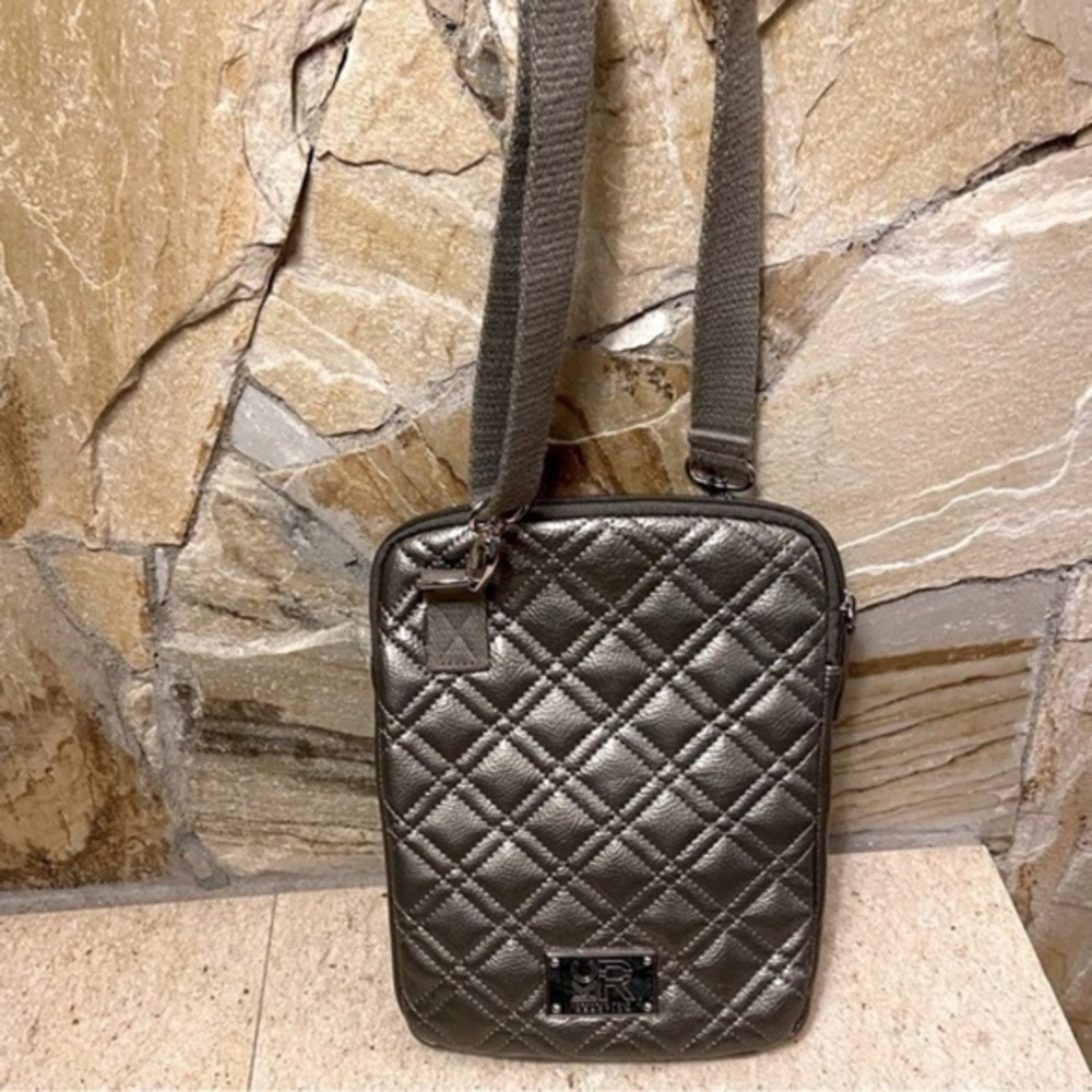 Kenneth Cole Reaction crossbody IPad bag in metallic with quilted details